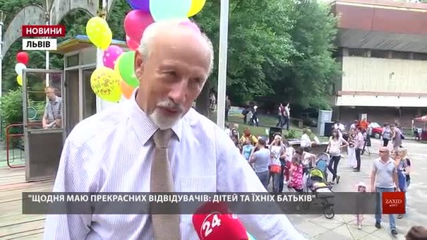 Львів'яни влаштували флешмоб вдячності найвідомішому оператору парку атракціонів