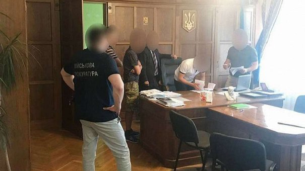 Голова Старосамбірської РДА вимагав $1,5 тис. хабара за працевлаштування 