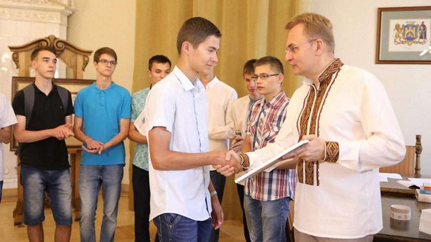 Львівські випускники із найвищими балами з ЗНО отримали грошові премії