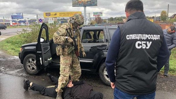 СБУ затримала у Львові групу торговців зброєю