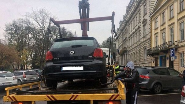 За перший день роботи львівські інспектори паркування виписали 38 штрафів
