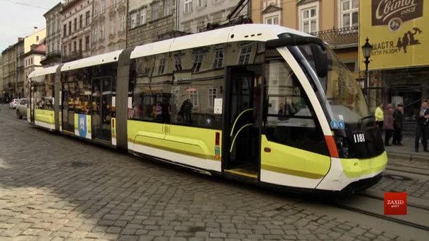 У Львові представили перший трамвай із новим дизайном