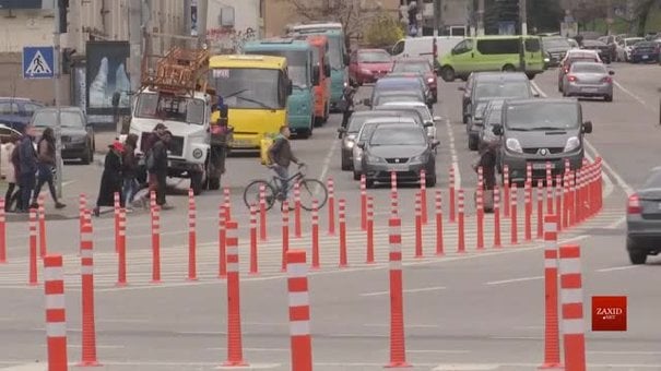 Перші ґумові стовпці на дорогах Львова з’являться на площах Франка та Осмомисла