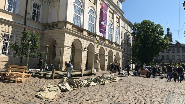 Близько 50 учасників різних громадських угруповань оголосили безстрокову акцію протесту у Львові