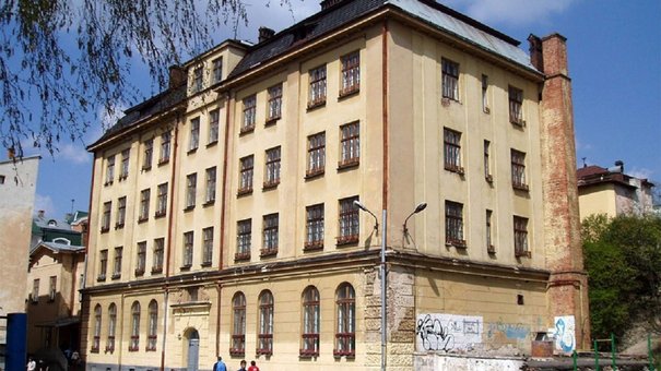 Депутати Львівської облради погодились продати Львову колишню школу-інтернат за 40 млн грн