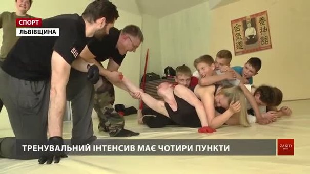 На Львівщині вчили захищатися від вуличних нападників в умовах стресу