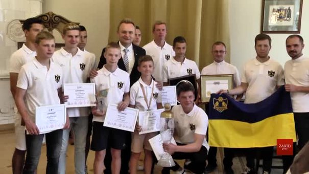 За перемогу у світовому турнірі футболісти дитячого клубу «КОПА» отримали премії від мера Львова