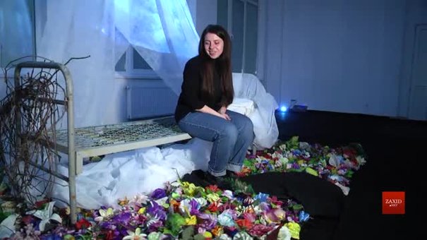 Львівська студентка-керамістка Надія Собко відкрила виставку-інсталяцію про дитинство «Ню»