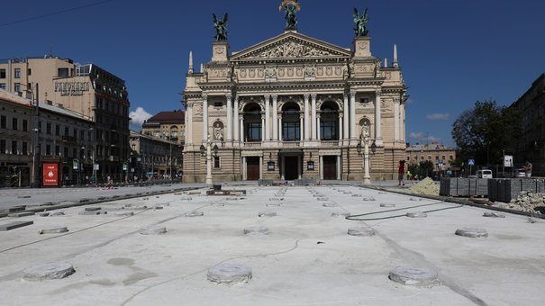  Наприкінці вересня біля львівського оперного театру запрацює сухий фонтан