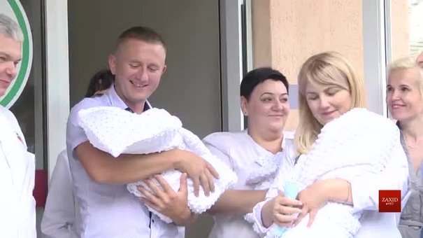 Передчасно народжених трійнят виписали з львівського перинатального центру