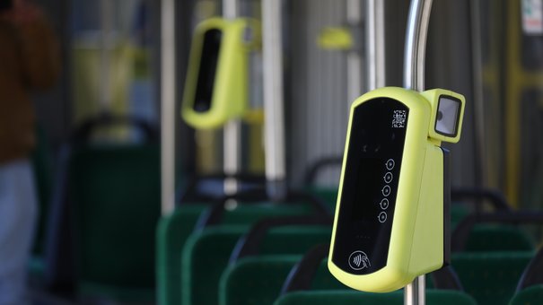 У львівських трамваях встановили перші валідатори е-квитка