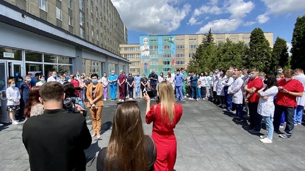 Медики лікарні швидкої допомоги Львова закликають не звільняти міністра Степанова
