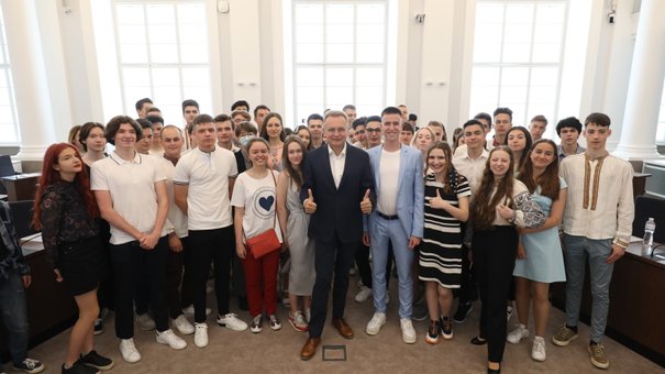 58 львівських випускників із найвищими балами ЗНО отримали премії від міста