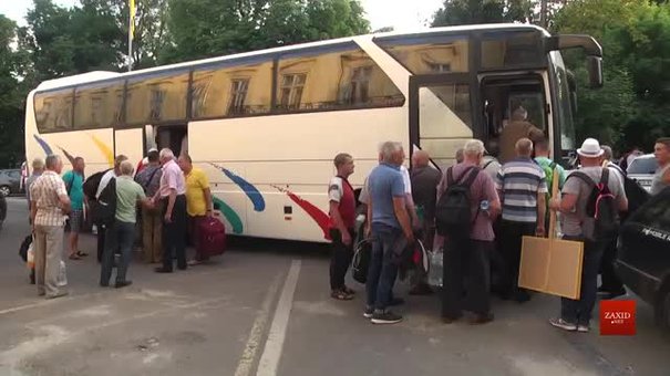 Львівські пенсіонери та ветерани МВС вирушили до Києва на всеукраїнську акцію протесту