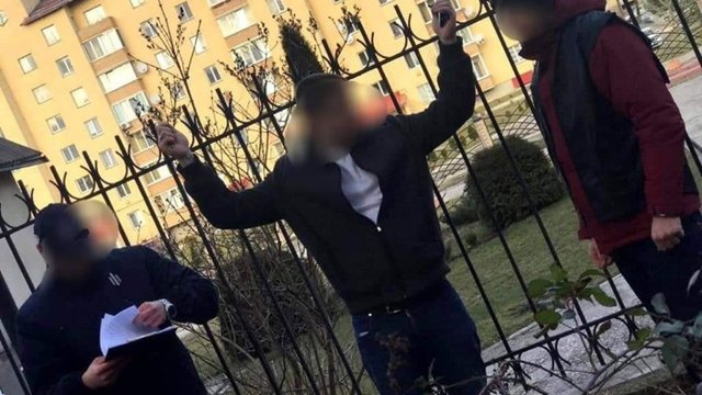 Результат пошуку зображень за запитом У Новояворівську на хабарі у 400 євро затримали 29-річного поліцейського