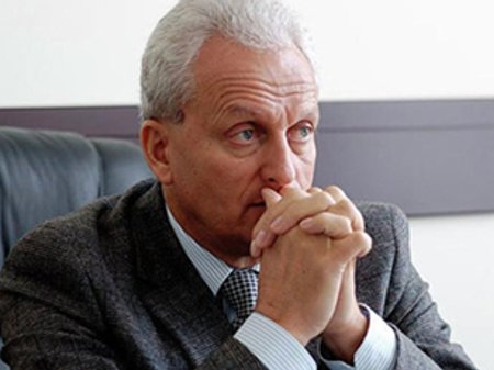 Мер Феодосії помер після замаху. Янукович висловив співчуття