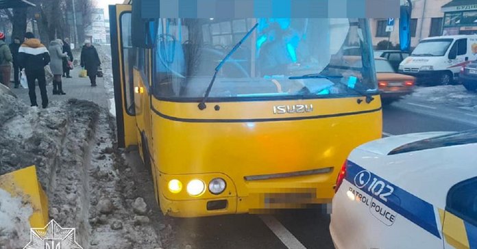 Водії двох львівських маршруток пропонували патрульним хабарі - ZAXID.NET