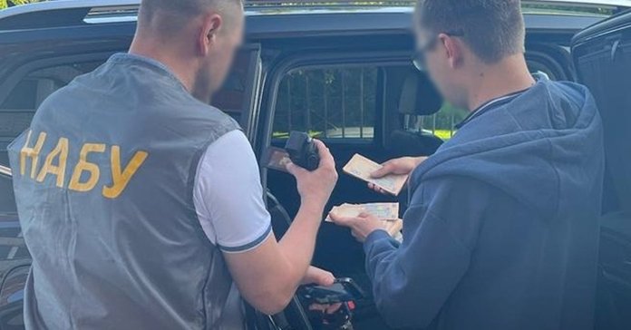 Звинувачені в хабарі заступники Тернопільської ОВА вийшли під заставу - ZAXID.NET