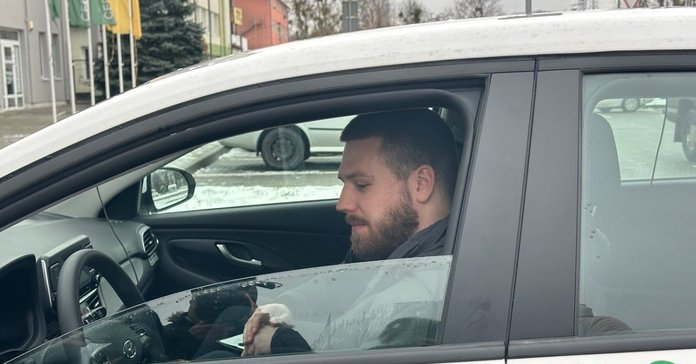 Посвідчення водія У Львові отримав десантник з ампутованою рукою – ZAXID.NET