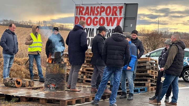 Польські фермери відновили блокаду пункту пропуску «Медика-Шегині»