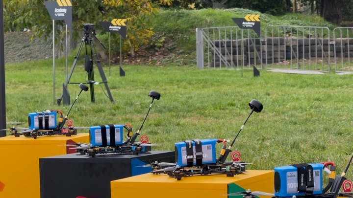 В Ужгороді відбулися перші всеукраїнські перегони на FPV-дронах
