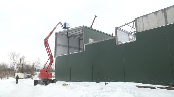 Польський підрядник пояснює затримку будівництва сміттєпереробного заводу повітряними тривогами 