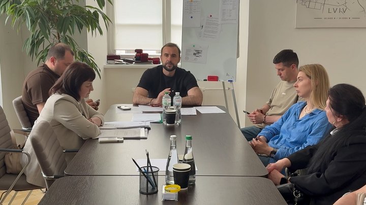 У Львівській міській раді обговорили конфлікт мешканців із рестораном McDonald's на площі Ринок