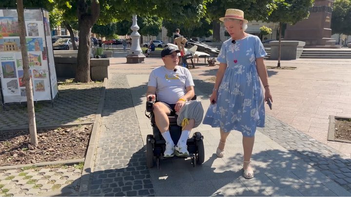 «Свій у місті»: як ветерани та люди з інвалідністю тестують Львів на доступність