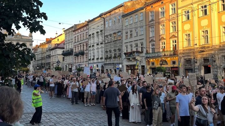 У Львові відбулася хода учасників акції на підтримку Михайла Федорова. Відео дня